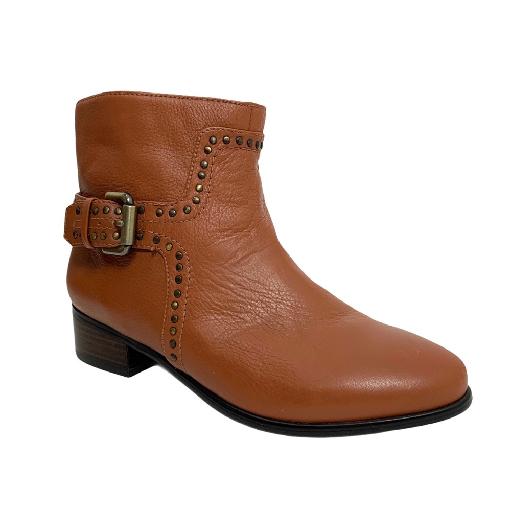 Pour la Victoire Women’s Studded Leather Boots.